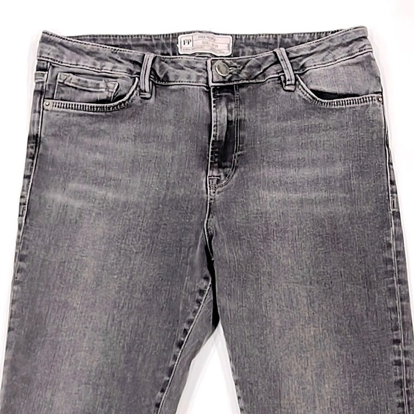 Free People Gray Cropped Frayed Hemline Straight Leg Jean - Picture 2 of 9